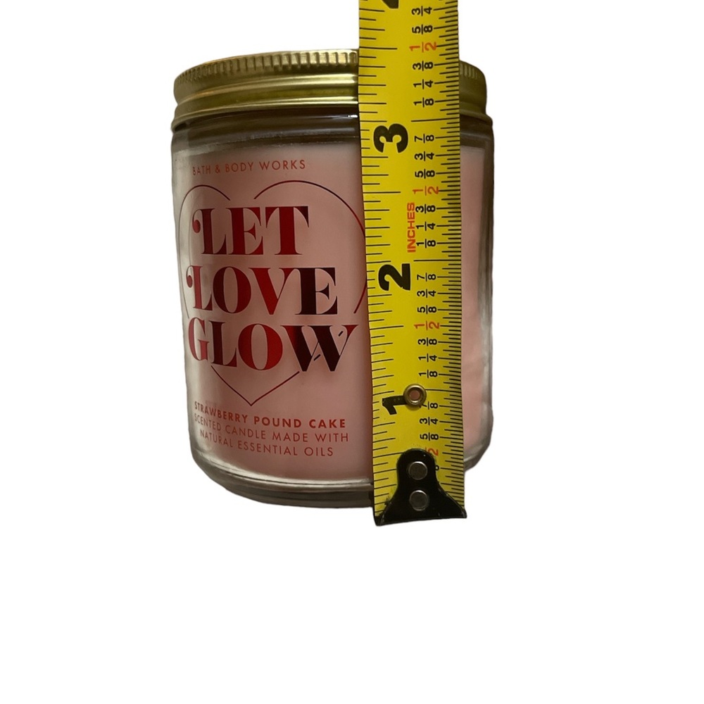 BBW Strawberry Pound Cake Scented Candle - Picture 3 of 3